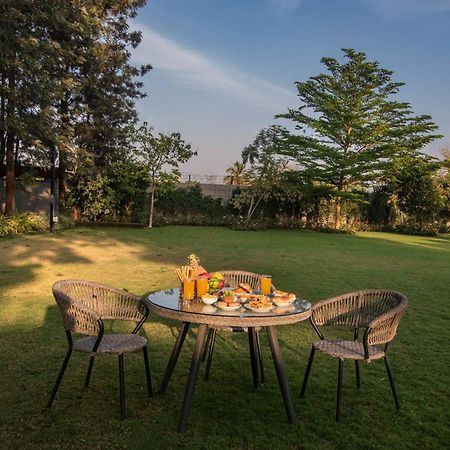 Stayvista'S Silver Grove - Serene Haven With Expansive Lawn & Terrace Nashik Exterior foto