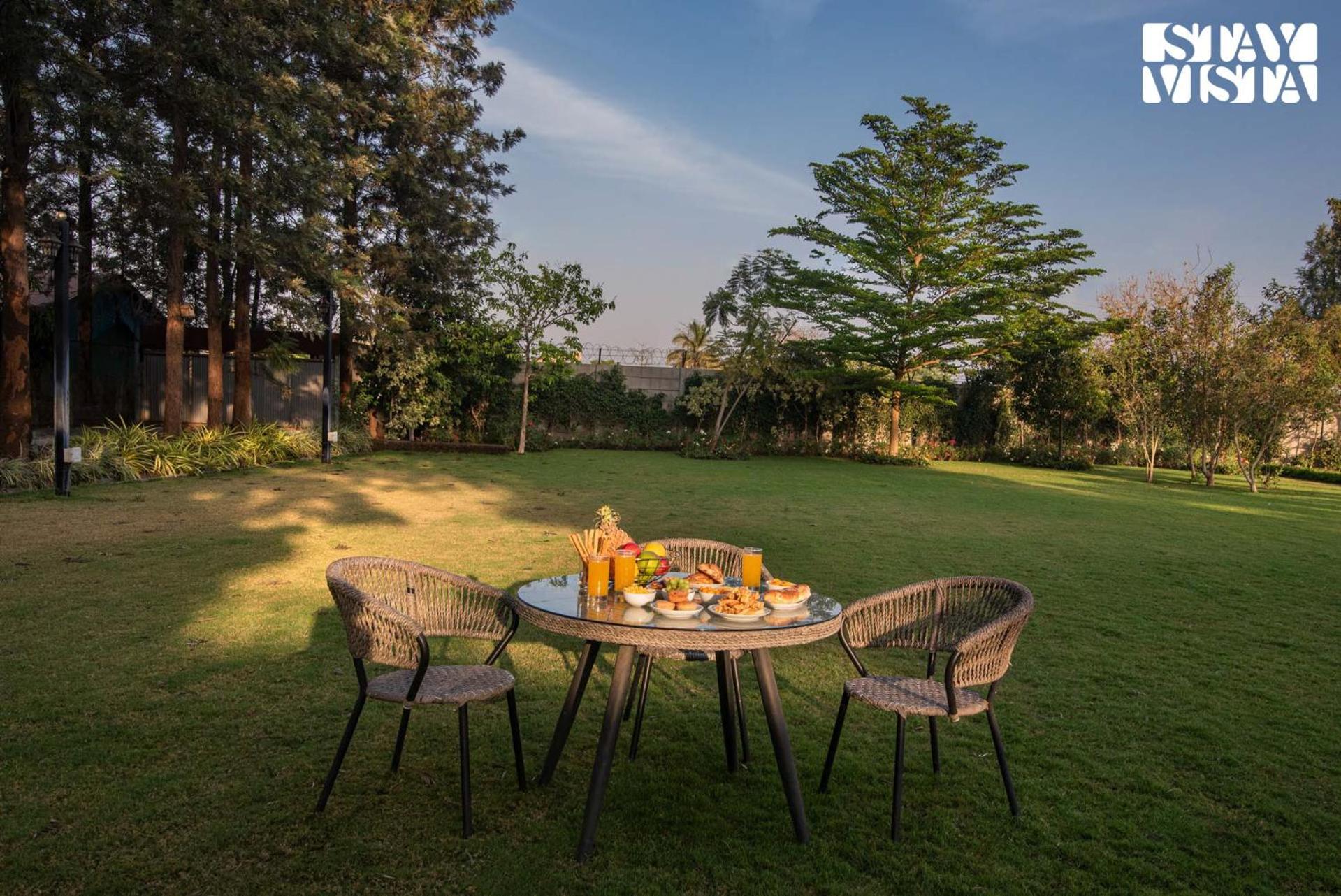 Stayvista'S Silver Grove - Serene Haven With Expansive Lawn & Terrace Nashik Exterior foto